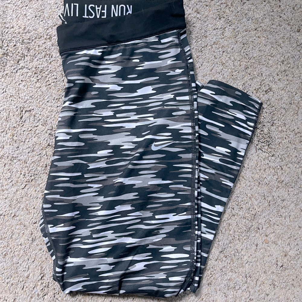Black, white and grey camo, Large dry fit Nike leggings